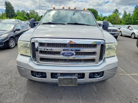 2006 Ford Super Duty F-350 DRW XL