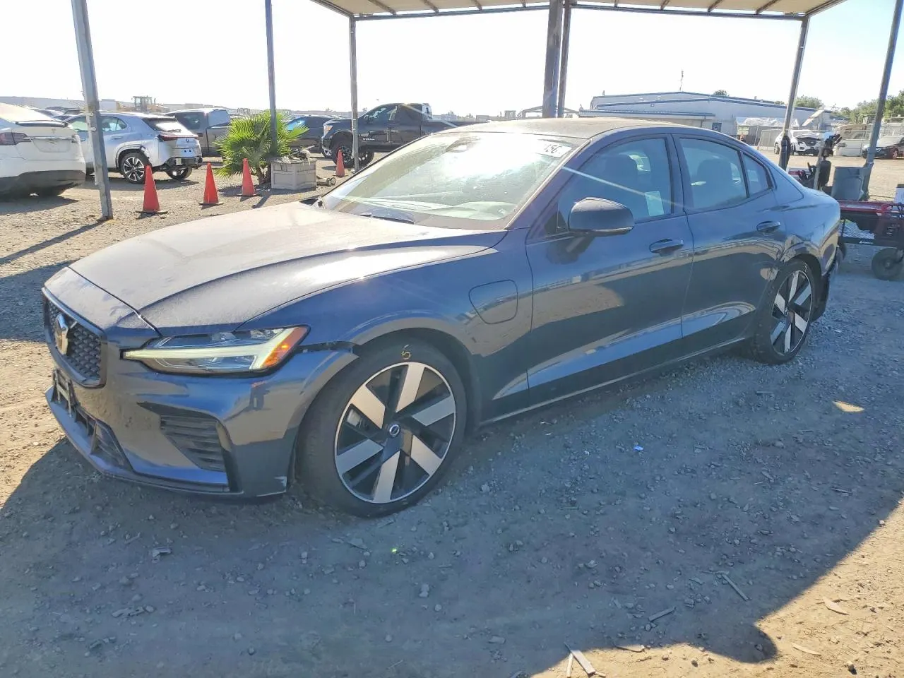 2024 Volvo S60 Recharge Plug-In Hybrid Core Dark Theme