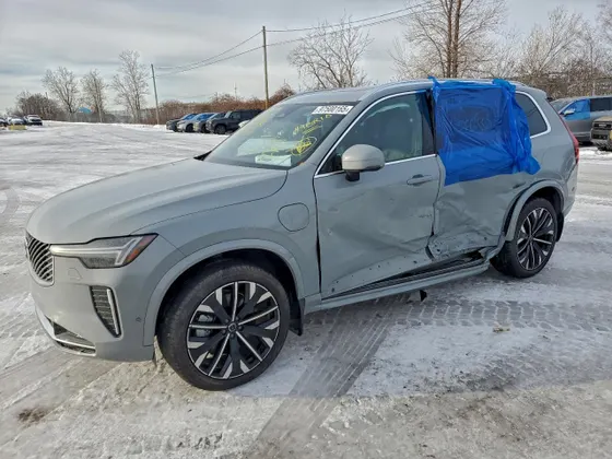2025 Volvo XC90 Plug-In Hybrid Ultra