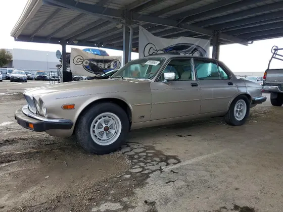 1987 Jaguar XJ VANDEN PLAS