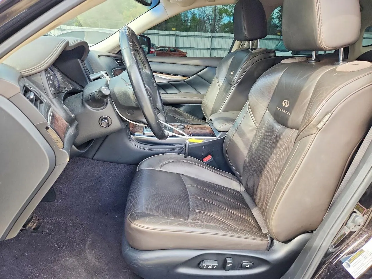 2011 INFINITI M56