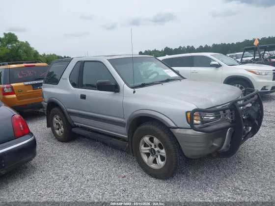 2002 Isuzu Rodeo Sport S 3.2L V6 HARD TOP/S 3.2L V6 SOFT TOP