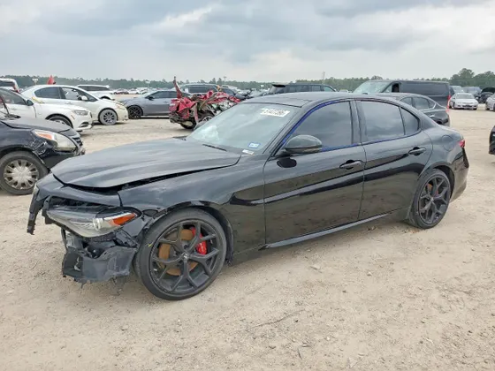 2020 Alfa Romeo Giulia Sport