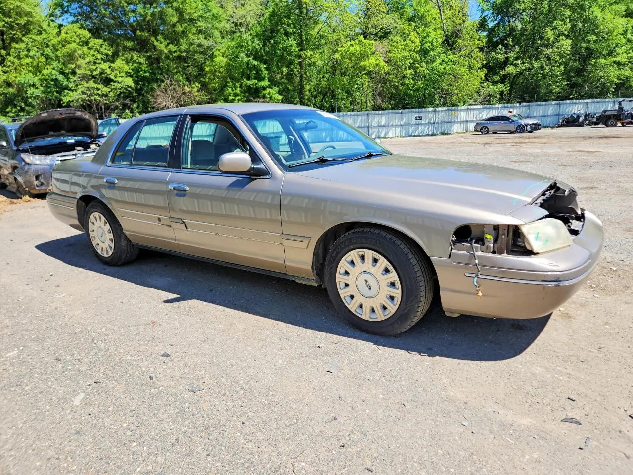 2003 Ford Crown Victoria Standard