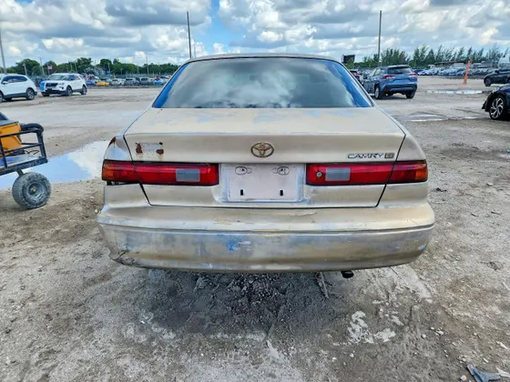 1997 Toyota Camry LE