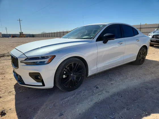 2023 Volvo S60 Plus Black Edition