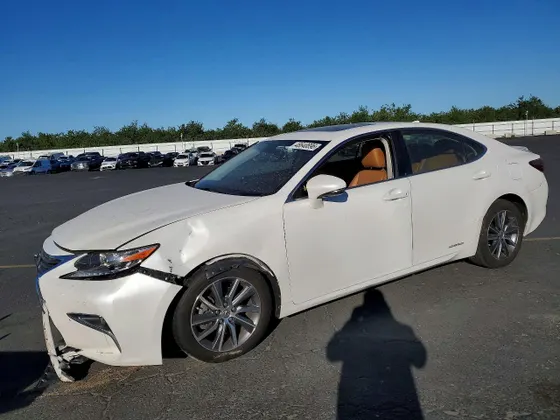 2016 Lexus ES 300h Hybrid
