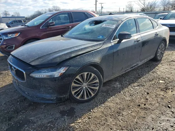 2020 Volvo S90 Momentum