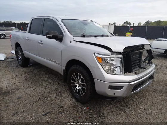 2020 Nissan Titan SV