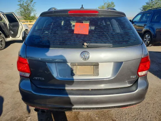 2013 Volkswagen Jetta SportWagen TDI w/Sunroof & Nav