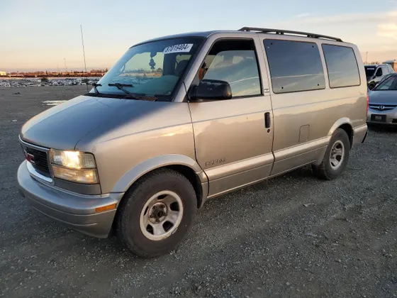 2002 GMC Safari Passenger XT