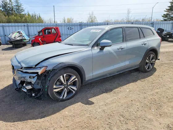 2024 Volvo V60 Cross Country Plus