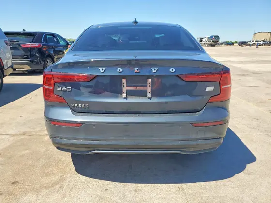 2023 Volvo S60 Recharge Plug-In Hybrid Plus Dark Theme