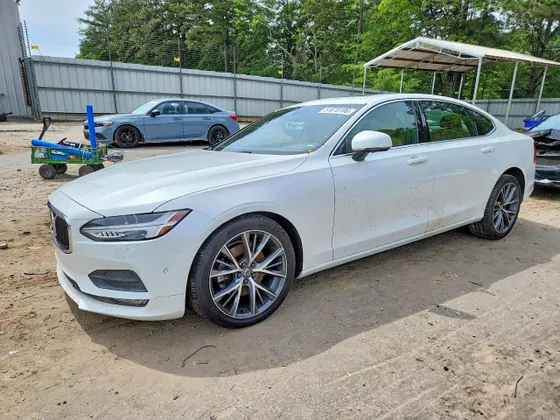 2018 Volvo S90 Momentum