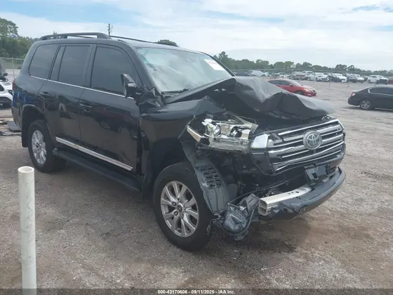 2016 Toyota Land Cruiser V8