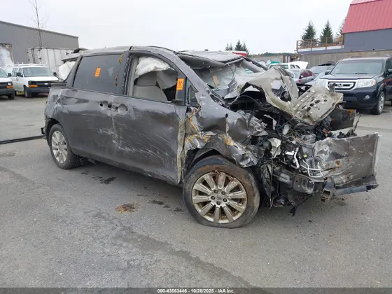 2013 Toyota Sienna LE