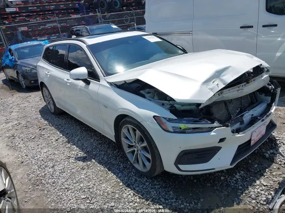 2020 Volvo V60 Momentum