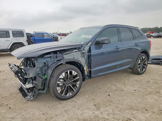 2026 Volvo XC60 Plus