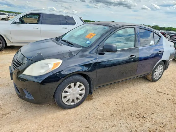 2014 Nissan Versa SV