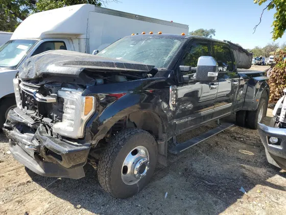 2017 Ford Super Duty F-350 DRW Lariat