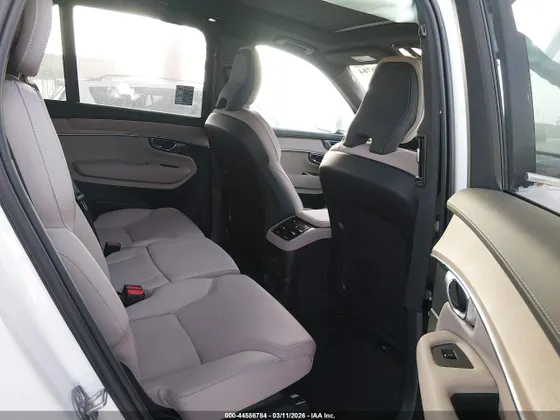 2025 Volvo XC90 Plug-In Hybrid Plus