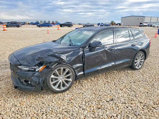 2021 Volvo V60 Momentum