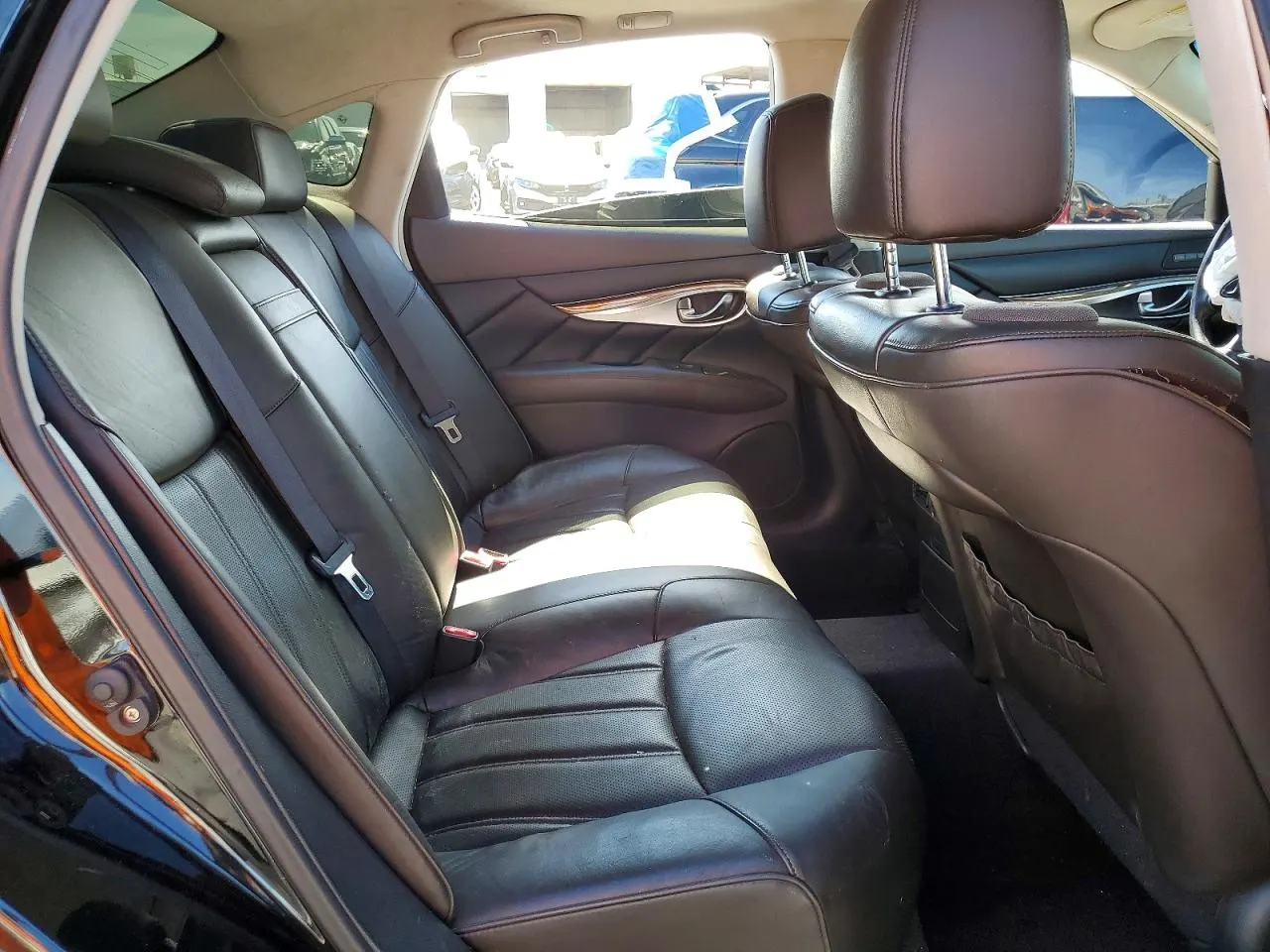 2011 INFINITI M56