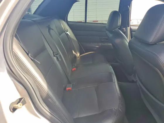 2004 Ford Crown Victoria LX