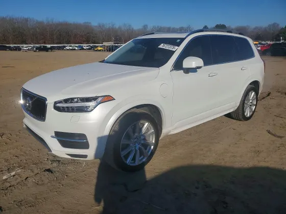 2016 Volvo XC90 Hybrid T8 Momentum