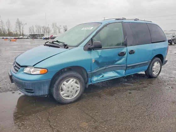 1996 Plymouth Voyager SE