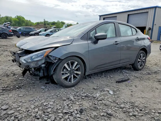 2025 Nissan Versa SV