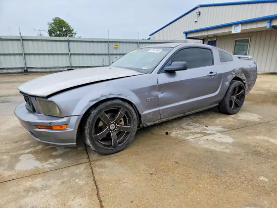 2006 Ford Mustang GT Deluxe