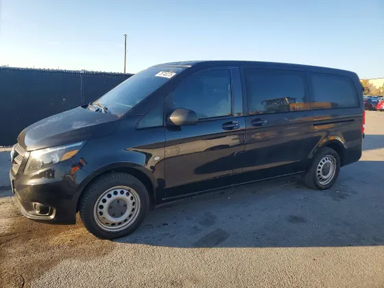 2018 Mercedes-Benz Metris Passenger Van METRIS