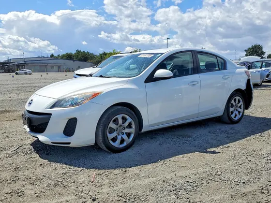 2013 Mazda Mazda3 i Sport