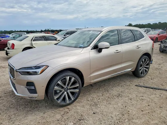 2023 Volvo XC60 Ultimate Bright Theme