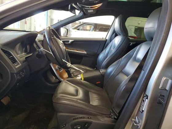 2015 Volvo XC60 T6 Platinum