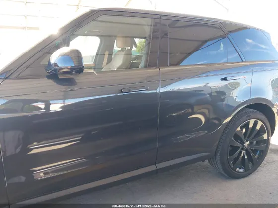 2025 Land Rover Range Rover Sport SE