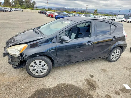 2013 Toyota Prius c Two