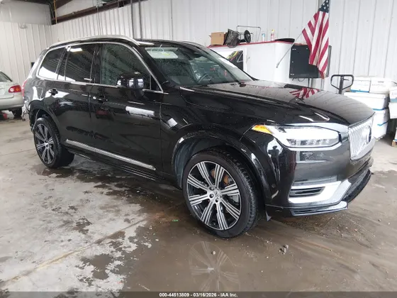 2023 Volvo XC90 Recharge Plug-In Hybrid Plus Bright Theme