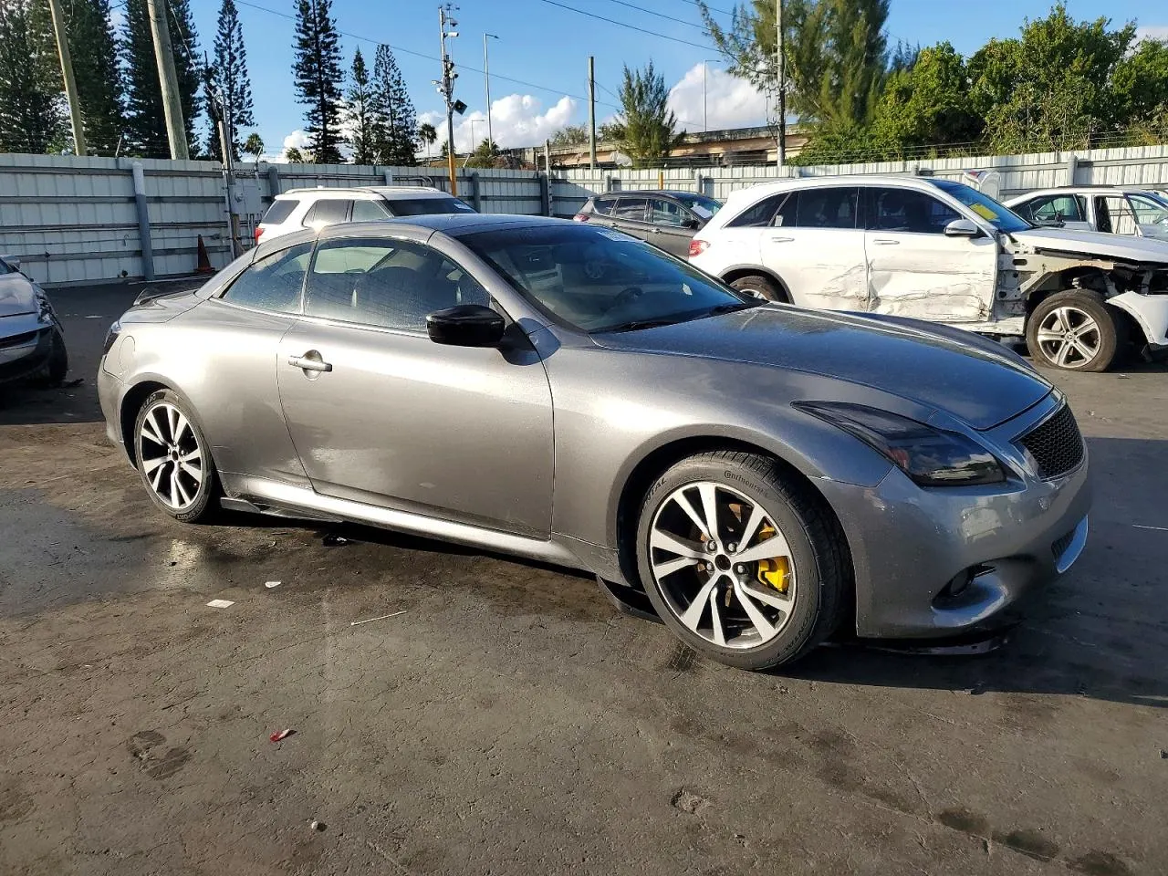 2015 INFINITI Q60 Convertible