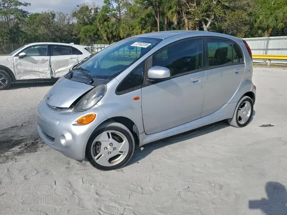 2016 Mitsubishi i-MiEV ES