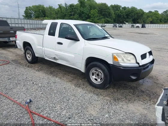 2006 Mitsubishi Raider LS