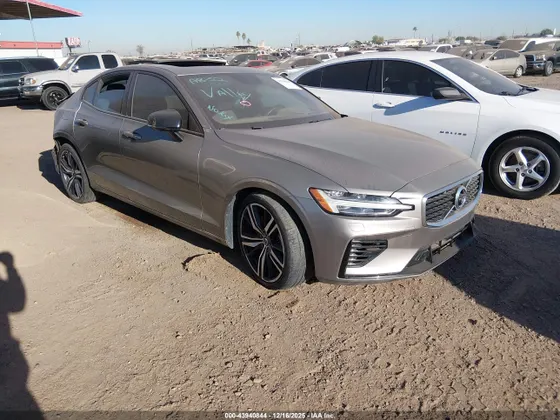 2020 Volvo S60 Recharge Plug-In Hybrid R-Design