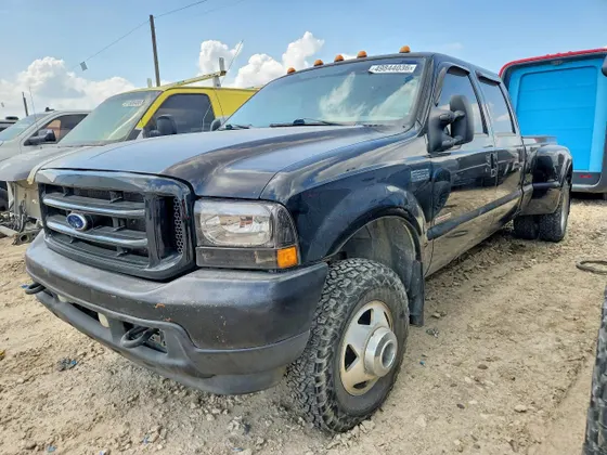 2004 Ford Super Duty F-350 DRW XL