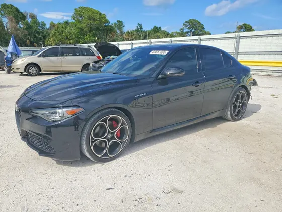 2022 Alfa Romeo Giulia Ti