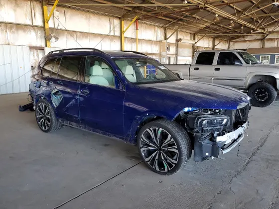 2023 BMW X7 M60i