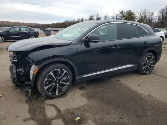 2024 VinFast VF 8 Plus