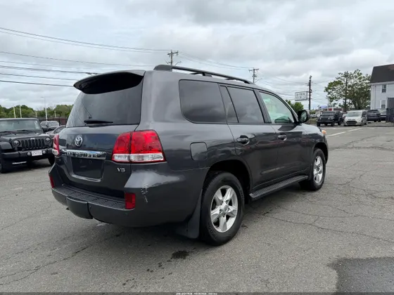 2011 Toyota Land Cruiser V8