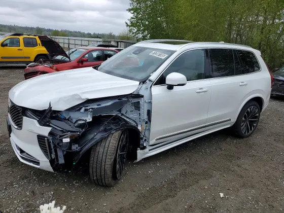 2026 Volvo XC90 Plus