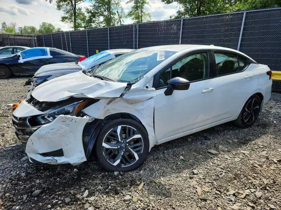 2024 Nissan Versa SR